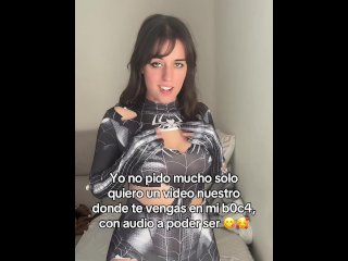 morena juguetona