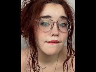 Hot Karolina opens her mouth for daddy