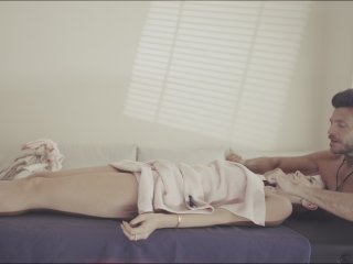 The session with the masseur didn’t go to waste. He oil inside me with his cock